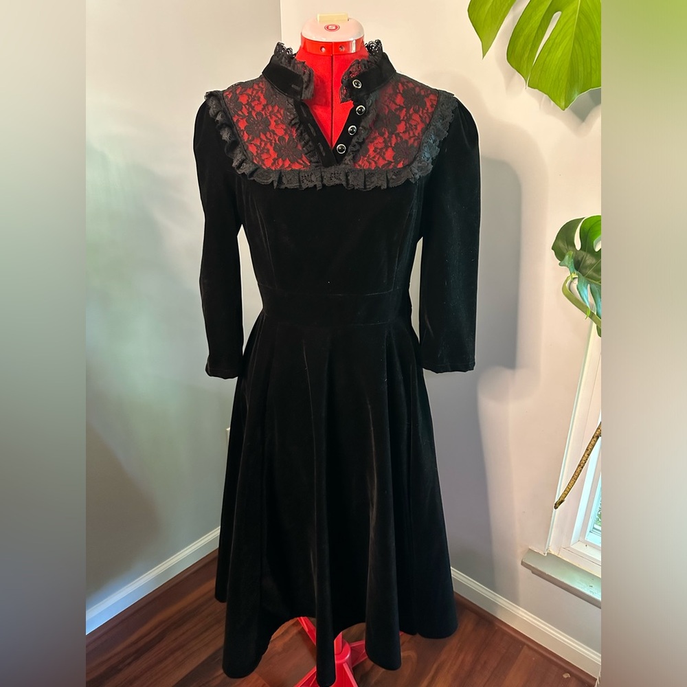 Hearts & Roses London black velvet & lace dress - Picture 2 of 6